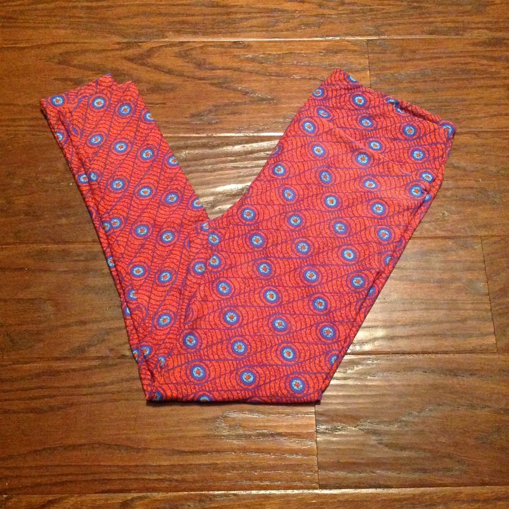 LuLaRoe Tall & Curvy Leggings.